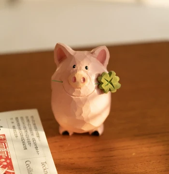Lucky Pig Bringing Good Fortune - Four-Leaf Clover Blessing Healing Cute Creative Hand-Carved Wooden Desktop Ornament