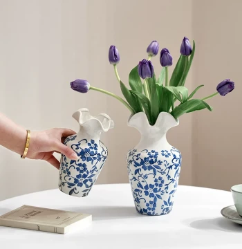 New Chinese Style Blue and White Porcelain Vase, Retro Water-Cultured Flower Arrangement Ornament for Living Room, Entryway, and Study, Premium Feel