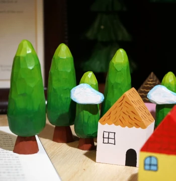 "Misty Forest" Hand-Carved Wooden Small Ornament Cute Cartoon Cottage Green Tree Desk Bookshelf Desktop Decoration