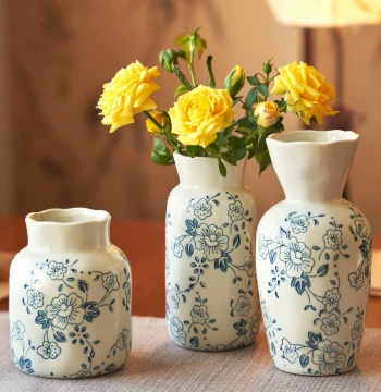 New Chinese Style Ceramic Mini Vase, Retro Water-Cultured Fresh Flower Arrangement, Simple Decor for Living Room, Study, or Office Desk