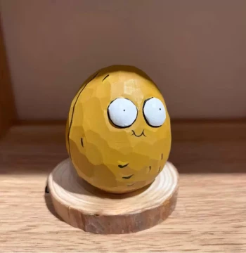 Hand-Carved Wooden Nut Ornament - Plants vs. Zombies Merchandise Wall Defense Nut Sculpture