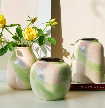 Oil Painting Style Ceramic Mini Vase - Vintage Green Chinese Art Piece for Fresh Flower Arrangements in Living Rooms