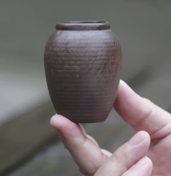 Perforation-Free Mini Pot Small Vase, Fish Tank Aquatic Plant Bowl Ornament, Imitation Zisha Ceramic Soil-Free Chinese Retro Style for Office and Home