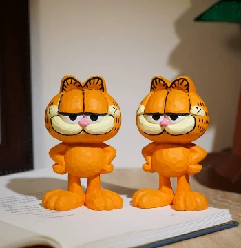 "Only Pork Rolls Are Eternal" Hand-Carved Wooden Garfield Figurine – Desktop Decor & Gift for Workspace