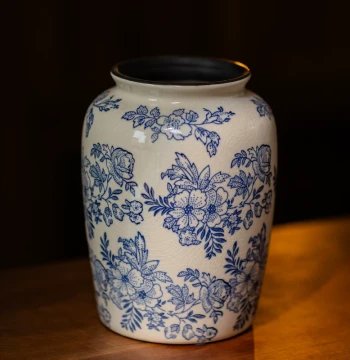 Chinese Ceramic Vase for Living Room - Retro Blue-and-White Porcelain Flower Arrangement & Hydroponic Planter