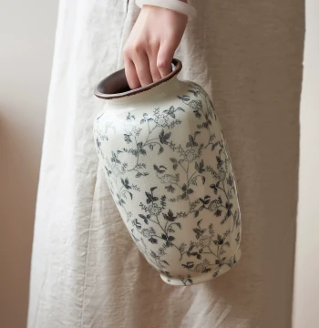 Classic Creative Ink-Wash Design Vintage Ceramic Vase: Hydroponic Flower Arrangement for Living Room and Hotel Decor in New Chinese Style