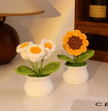 Sunflower Bouquet Handmade Knitted Flower Desktop Ornament – Perfect Birthday Gift for Girls and Best Friends