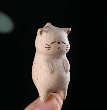 Natural Beech Wood Lucky Cat Keychain, Carved Kitty Figurine, DIY Bracelet Accessory and Collectible Charm