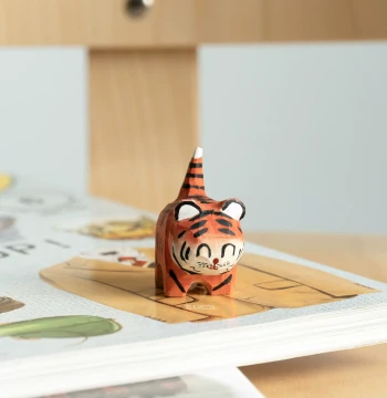 Mini Wooden Tiger Figurine – Hand-Carved Chinese Zodiac Desktop Ornament and Gift