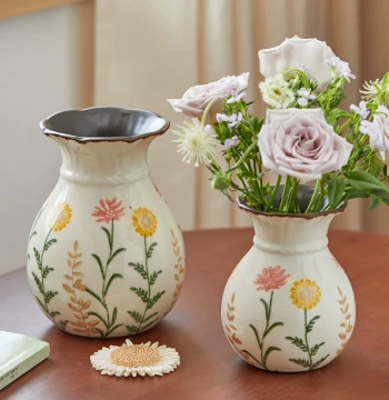 Sweet Style Ceramic Vase for Water-Grown Roses, Flower Arrangement Vessel for Living Room and Dining Table, New Chinese Ice-Crackle Decor Ornament, Retro Design