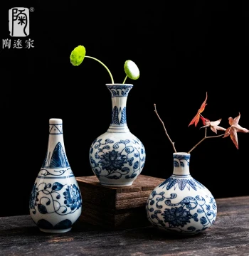 Blue and White Porcelain Mini Vase – Retro Chinese Style Ceramic Flower Arrangement Decor for Living Room