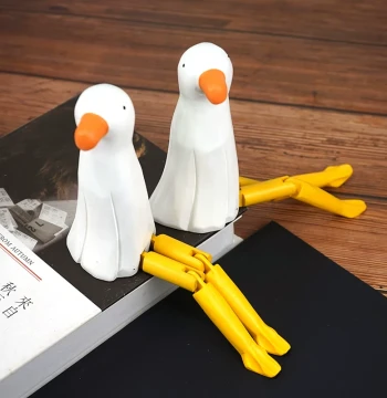 Cute Long-Legged Seagull Hand-Carved Wooden Figurine - Cartoon Desk Decor for Students