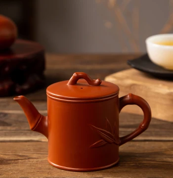 Purple Clay Zhu Ni Hand-thrown Teapot: Compact Chinese Tea Ware for Home Use and Gifting, 90-Degree Pour with Secure Lid and Controlled Flow