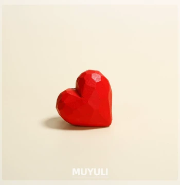 Hand-Carved Wooden Heart Figurine: Desktop Ornament, Ideal Gift for Couples on Birthdays, Mother's Day, Valentine's Day, or for Boyfriends