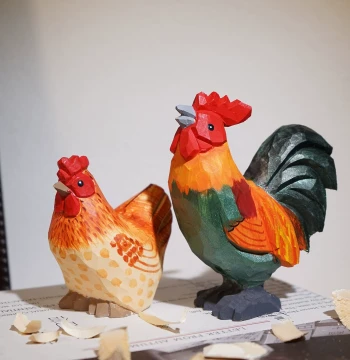 [Premium Edition] Hand-Carved Wooden Figurines: Rooster and Hen for Office Desk or Home Decor