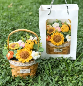Creative Hand-Knitted Sunflower and Bee Basket: Finished Desktop Decor for Graduation