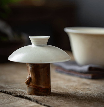 Aged Bamboo Lid Rest - Handcrafted Bamboo Root Teapot Stand for Iron and Zisha Pots