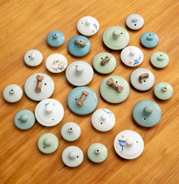 Single Sale: 1pc Ru Kiln, Ge Kiln Crackle, Blue-and-White Porcelain, or Zisha Teapot Lid - Round Tea Accessory in Various Sizes