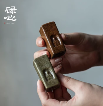 Dunhuang Gilded Lid Rest for Zisha Teapots – Premium Tea Accessory for Gaiwan and Teaware Display
