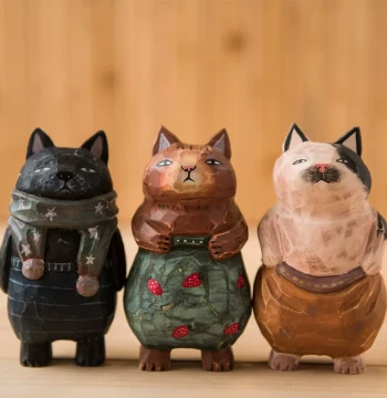 Creative Hand-Carved Wooden Cat Figurine - Unique Desktop Ornament & Cool Birthday Gift