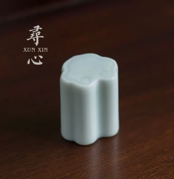 Antique Celadon Lid Rest with Auspicious Cloud Relief, Retro Tea Table Ornament, Lid Holder for Zisha Teapots, and Calligraphy Brush Rack