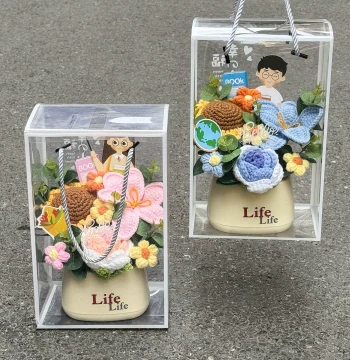 Graduation Season Handmade Knitted Flower Bouquet Gift Box for Kindergarten and Elementary Teachers