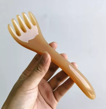 Five-Claw Massage Comb for Scalp and Head Meridian Therapy - Essential Tool for Gua Sha and Muscle Relaxation