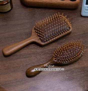 Professional Head Therapy Massage Comb with Air Cushion, Wooden Sandalwood Design for Beauty and SPA