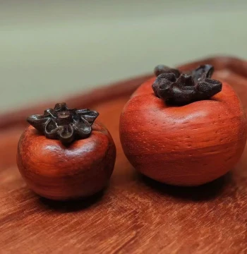 Zisha Clay Persimmon-Shaped Tea Pet Ornament, Symbolizing Good Fortune, Decorative Accessory for Tea Ceremonies with Lid Rest Function