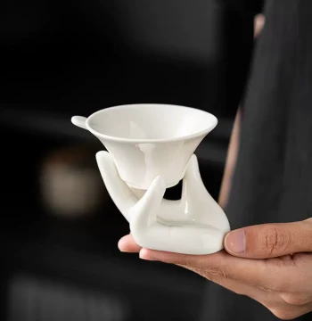 Creative White Porcelain Hand-Held Tea Strainer with Ultra-Fine Stainless Steel Mesh, Minimalist Design for Loose Leaf and Flower Tea Filtering