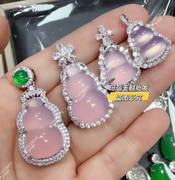 Women's Pink Chalcedony Gourd Pendant with Pink Agate Inlay, Jade Necklace, Clavicle Chain, New Chinese Style Jewelry