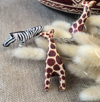 Afrina Song Yaxuan Same Style African Imported Handcrafted Wood Carving Ornament Pendant Giraffe Keychain In Stock