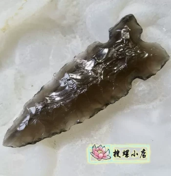 4.6 cm Exquisite Handcrafted Indian Obsidian Arrowhead