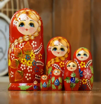 Russian 7-Layer Lacquer Strawberry Nesting Dolls, Hand-Dried Linden Wood, Holiday Gift and Educational Toy for Children