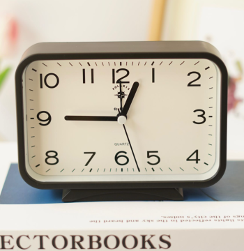 Polaris Silent Student Alarm Clock, Simple Large Font, Ideal for Elderly Home Use, Desktop Clock for Living Room, Bedroom, or Bedside