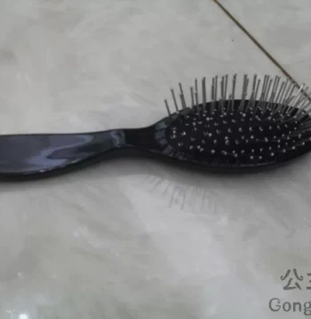 Princess Li Wig Accessory: Large Steel Comb (Random Color Selection)