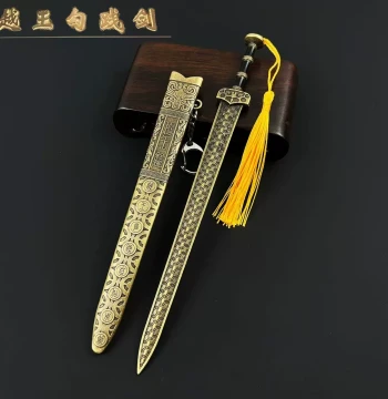 Ancient Chinese Famous Sword Model - King Goujian of Yue Sword Ornament, Alloy Craft Pendant, Vintage Style Sword Toy