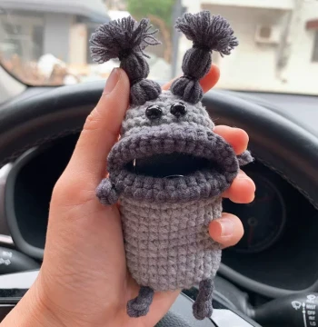 Niche Creative Sausage-Mouth Car Key Case, Cute Cartoon Knitted Car Accessory, Protective Key Cover for Women