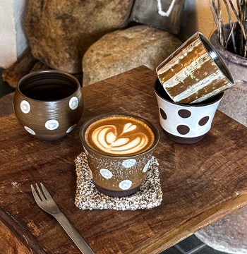 Sheli Vintage Ceramic Coffee Cup - High-Aesthetic Japanese Hand-Held Mug for Latte Art and Afternoon Tea
