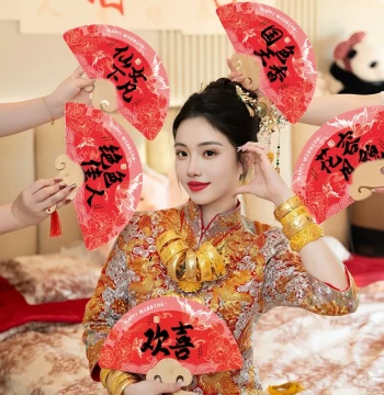 New Chinese-Style Wedding Fan for Bridal Procession - Atmospheric Round Fan for Bridesmaids and Morning Robe Photo Props