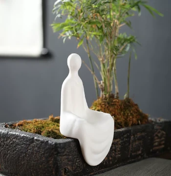 Yuxuan Tea Pet Figurine, Faceless Scholar in High White Mutton Fat Porcelain, Zen Style Tea Accessory for Tea Table Decoration