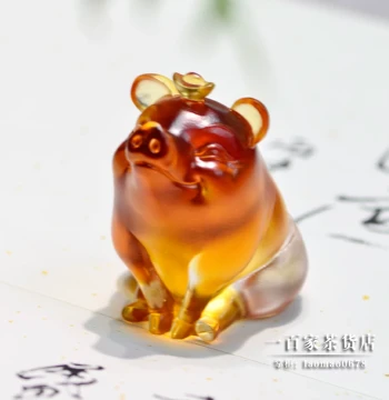 Liang Mingyu Traditional Lost-Wax Glass Figurine - Cute Amber Piggy Bank for Tea Table Decoration