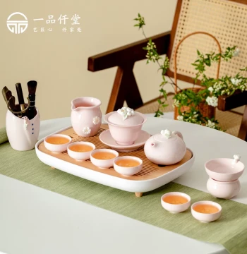 Ceramic Kung Fu Tea Set Women's Exquisite Pink Teapot Complete Home Set with Gaiwan Tea Tray Luxury Tea Cups