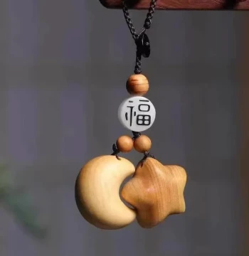 New Arrival Thuja Star and Moon Couple Pendant Keychain Wooden Best-Seller Niche Phone Chain Bag Charm Collectible
