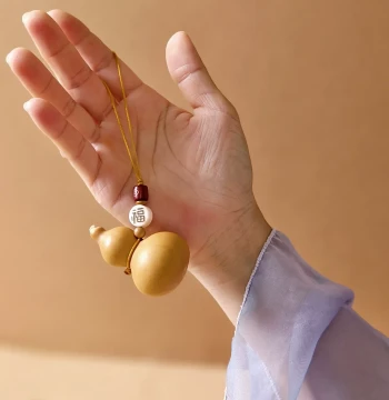 Closed Mouth Natural Gourd Keychain Pendant Fortune and Prosperity Exquisite Men Women Creative Bag Hanging Ornament Gift with Seeds Hand-Rolled Gourd