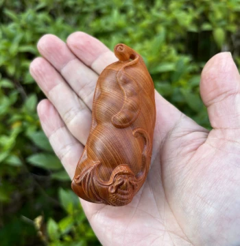 Natural High-Oil Old Material Thuja Wood Carved Four Seasons Bean Cultural Play Handheld Piece Portable Meditation Auspicious Peace Small Ornament