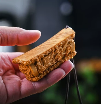 Taihang Thuja Wood 'Promotion and Wealth' Handheld Ornament for Men's Daily Play, Home Entryway, and Office Desk Display
