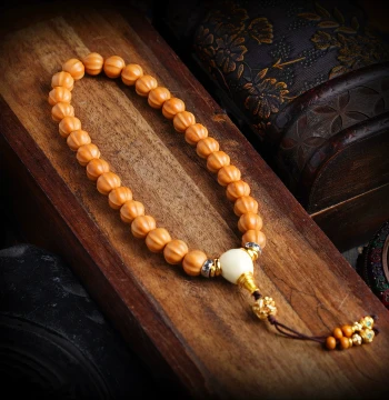 High-End Monkey Head Bracelet, Wild Walnut Carved Shark Backlit Beads, Meditation Beads for Hand Holding, Unisex Collectible Accessory