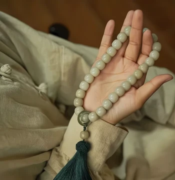 Jiangnan Misty Rain Natural Bodhi Root Bracelet for Men and Women – Flexible Wenwan Prayer Beads for Hand Rotation