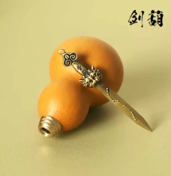 Mini Sword-Nurturing Gourd - Natural Hand-Held Piece, Copper Sword Accessory Same as 'Sword Come', DIY Collectible Small Gourd with Inlay